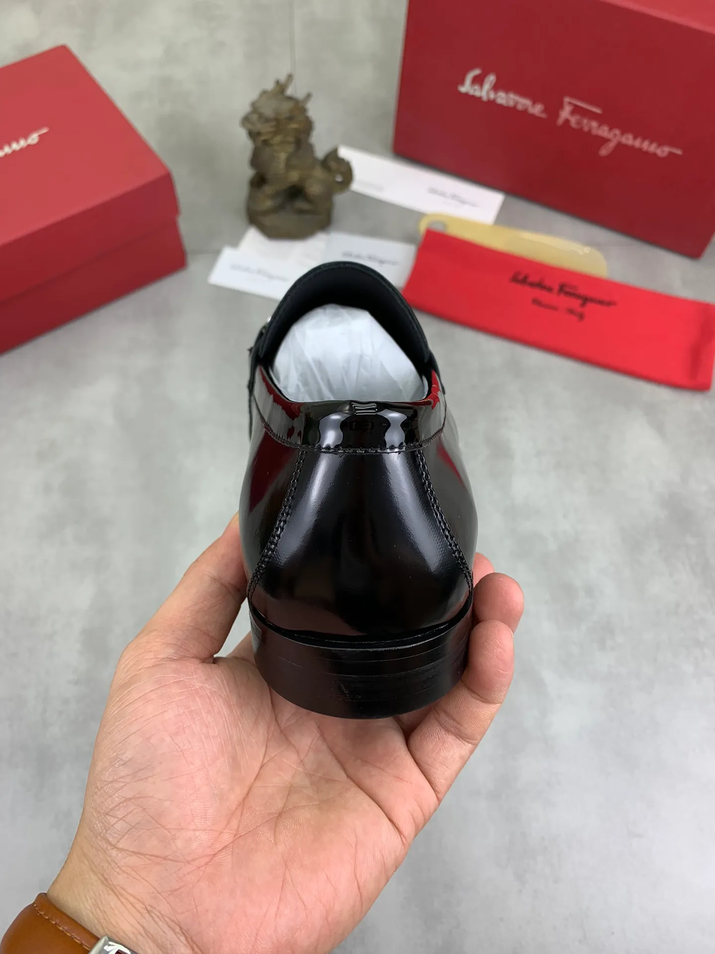 Men's Men's Shoes 💰P460💰[New Style] Water-dyed Niuli 🆘[Salvatore Ferragamo] Ferragamo's latest casual business leather shoes for men! Available at counters simultaneously! The fabric is made of specially imported original calfskin, the lining is made of imported water-dyed cowhide, and the original combination outsole is absolutely luxurious and leads the fashion trend. Matching code: 38-45; 3️⃣ colors available